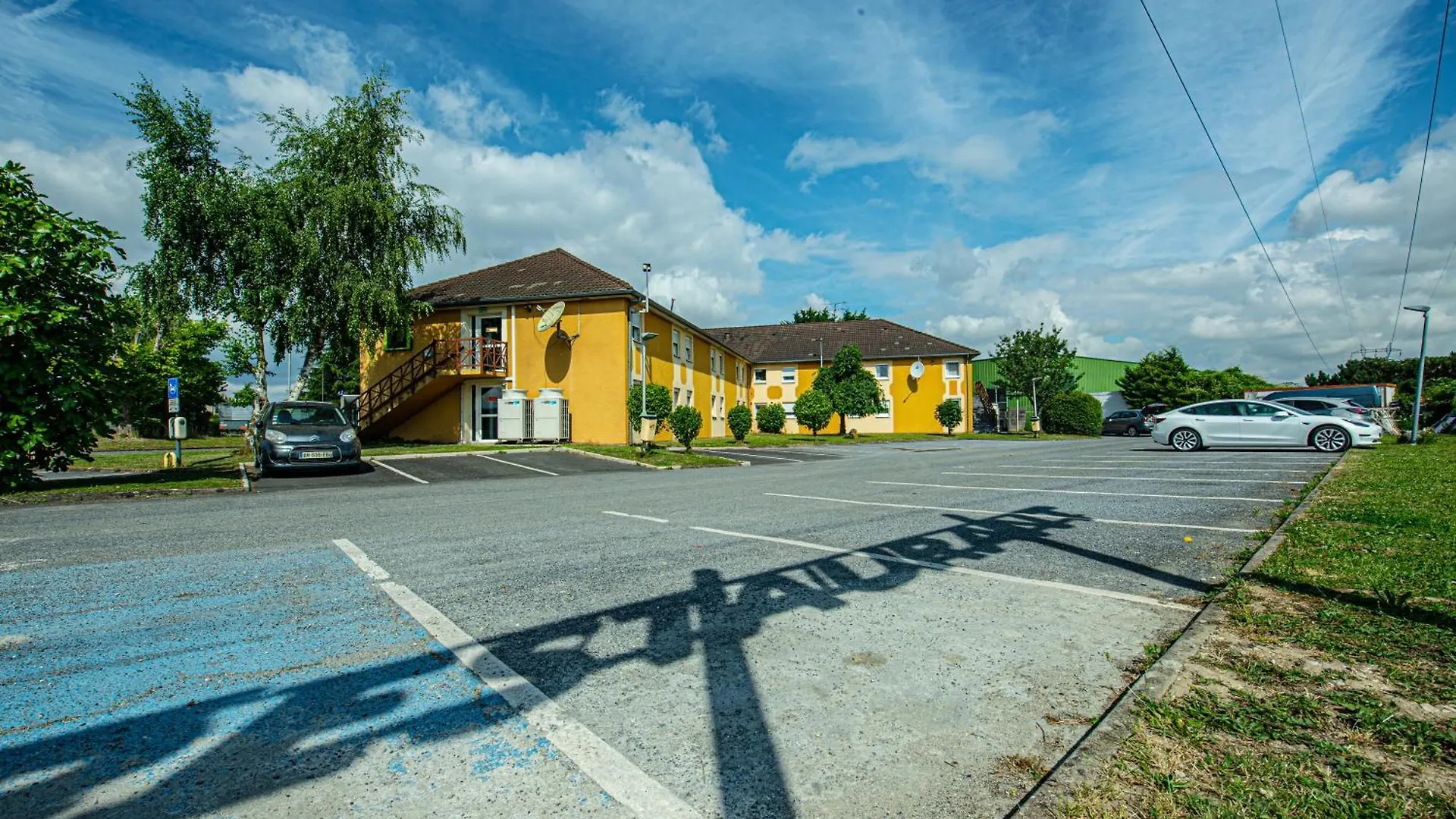 Logis Hotel - Le Relais Du Parisis Villeparisis
