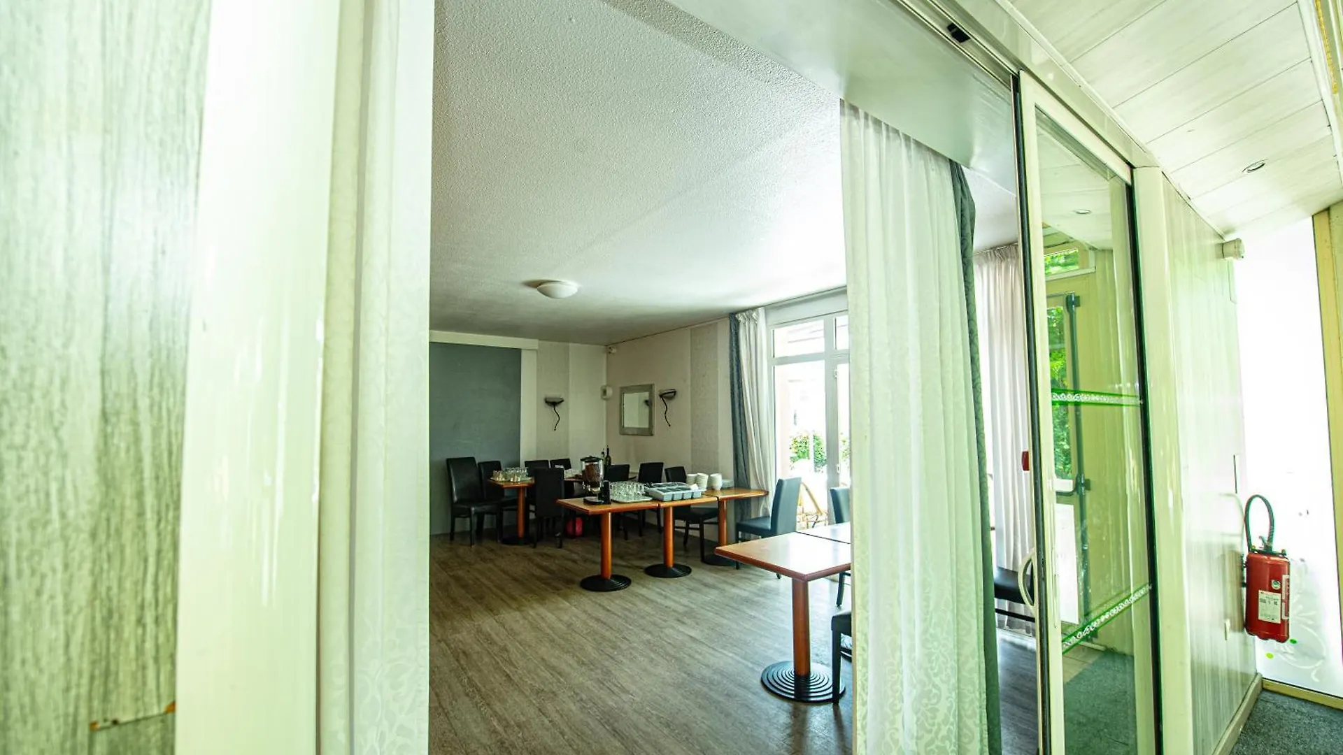 וילפריזי Logis Hotel - Le Relais Du Parisis 2*,  צרפת